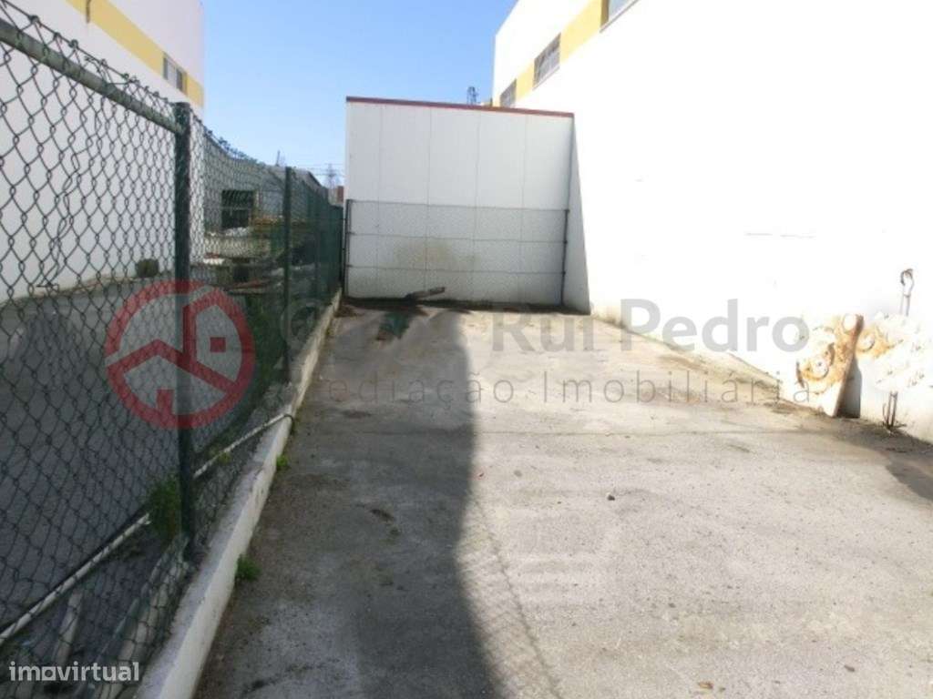 Armazém Industrial, no Casal do Marco - Grande imagem: 4/11