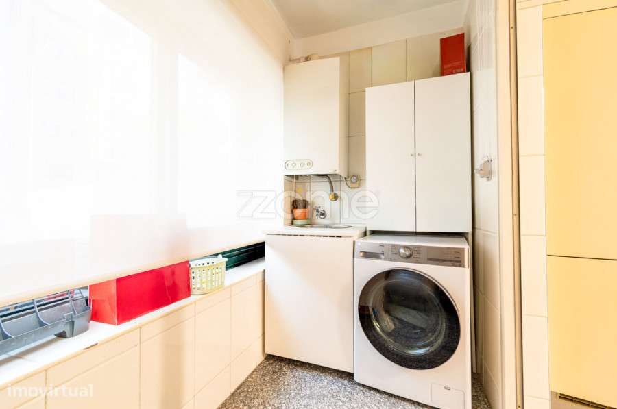 Apartamento T2+1 com Piscinas, Ginásio, Sala de Jogos e 2 Garagens-26