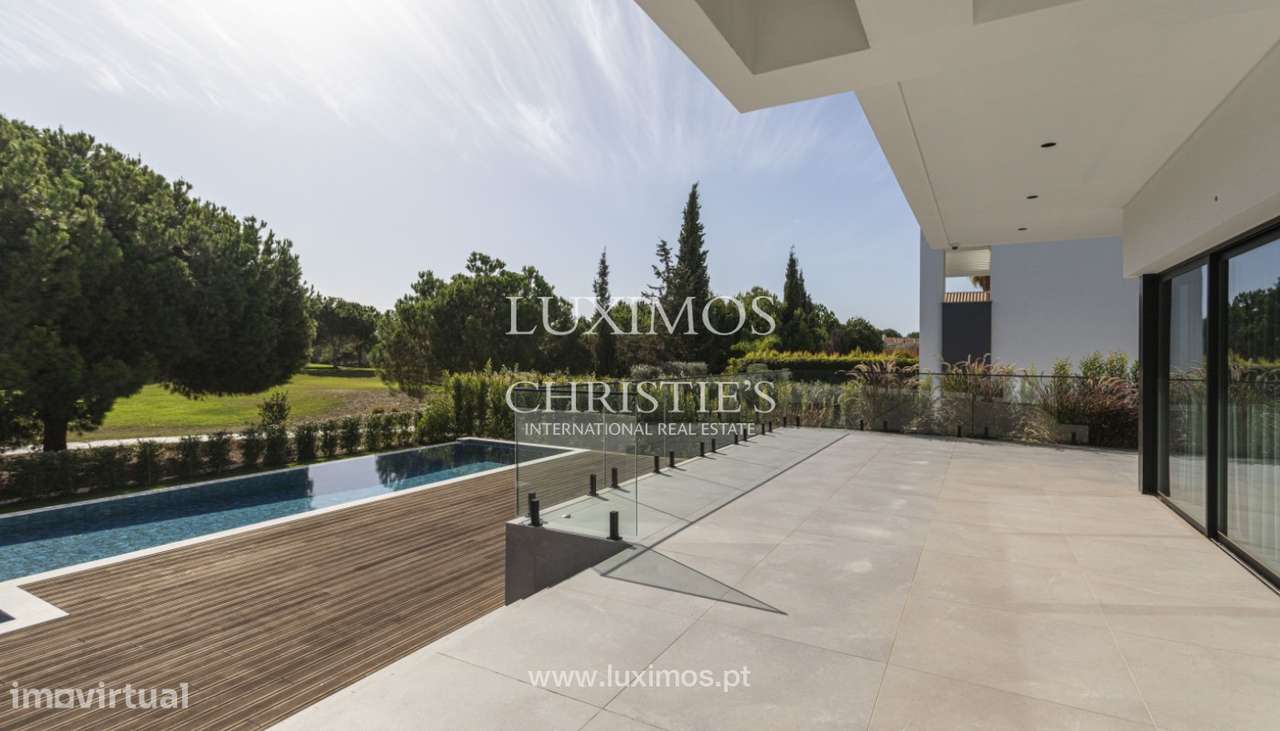 Moradia V4 com piscina e vista golfe, para venda em Vilamoura, Algarve - Grande imagem: 4/30