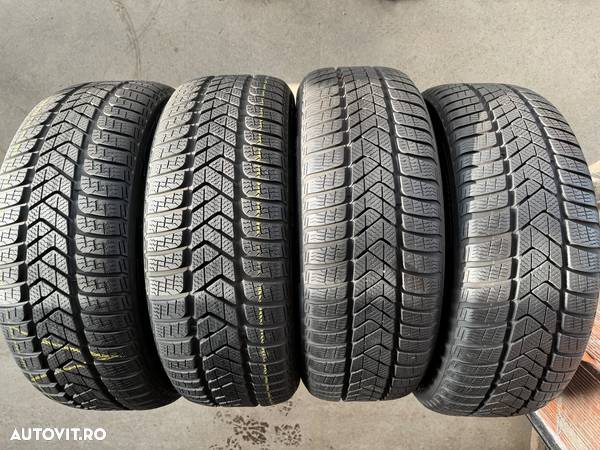 Vând 4 anvelope 225/50/18 Pirelli de iarnă ca noi cu runflat - 1