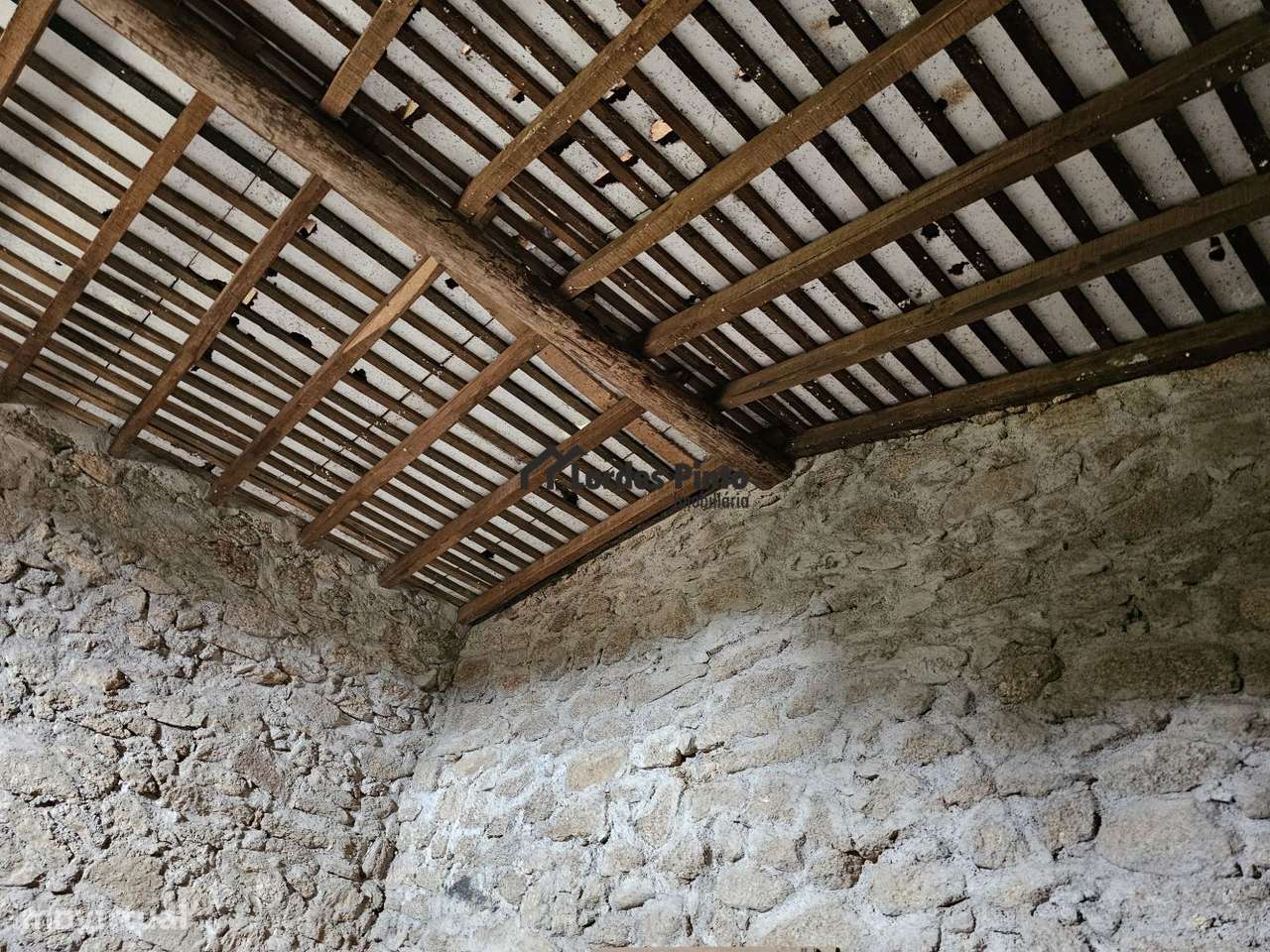 Quinta com construção em pedra - Grande imagem: 4/20