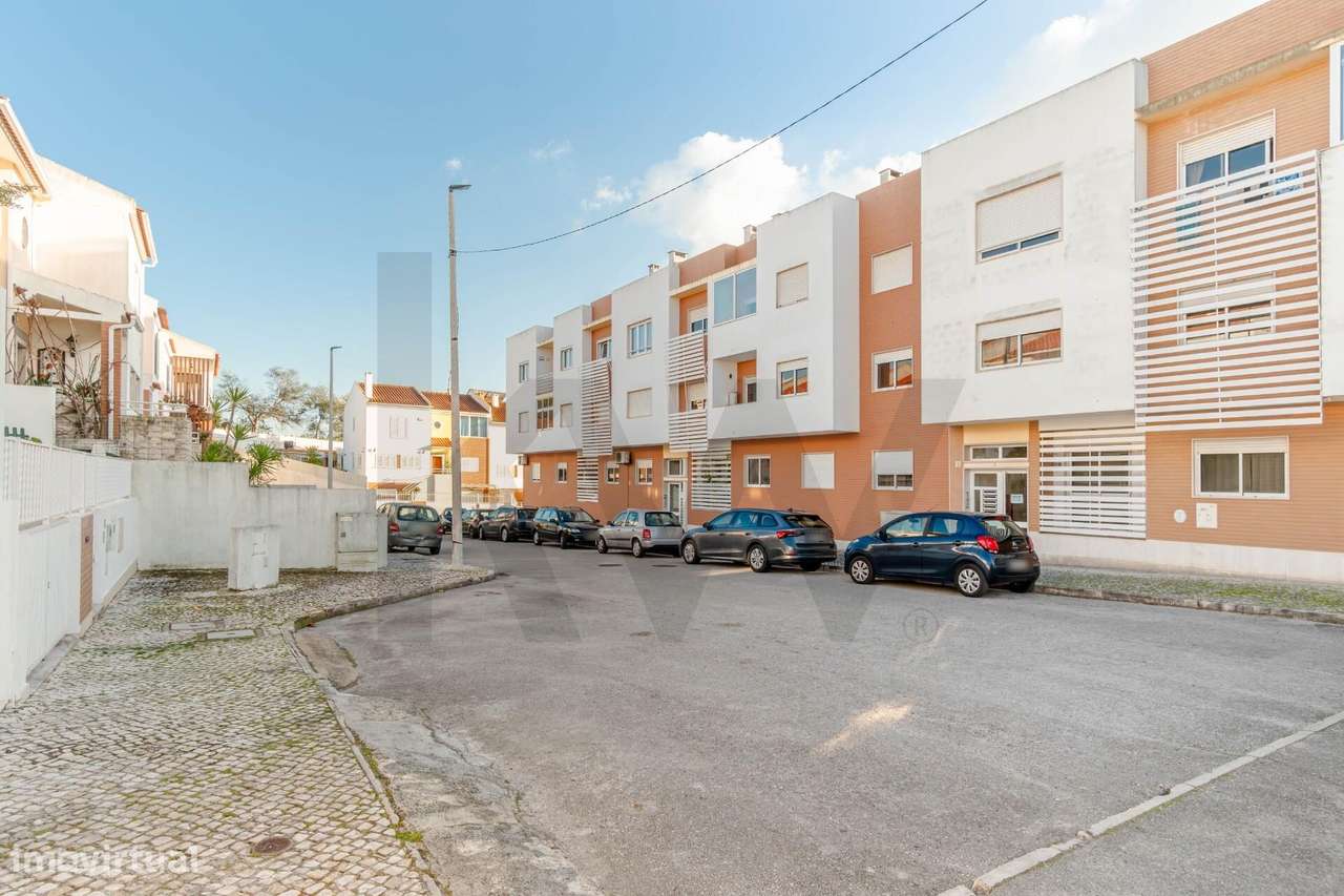Apartamento T3, com Suíte, Arrecadação e Lugar de Garagem - Palhais, B-43