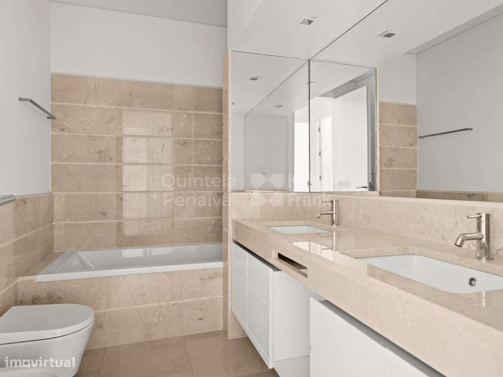 Apartamento T3 com vista rio para venda na Lapa, Lisboa-23
