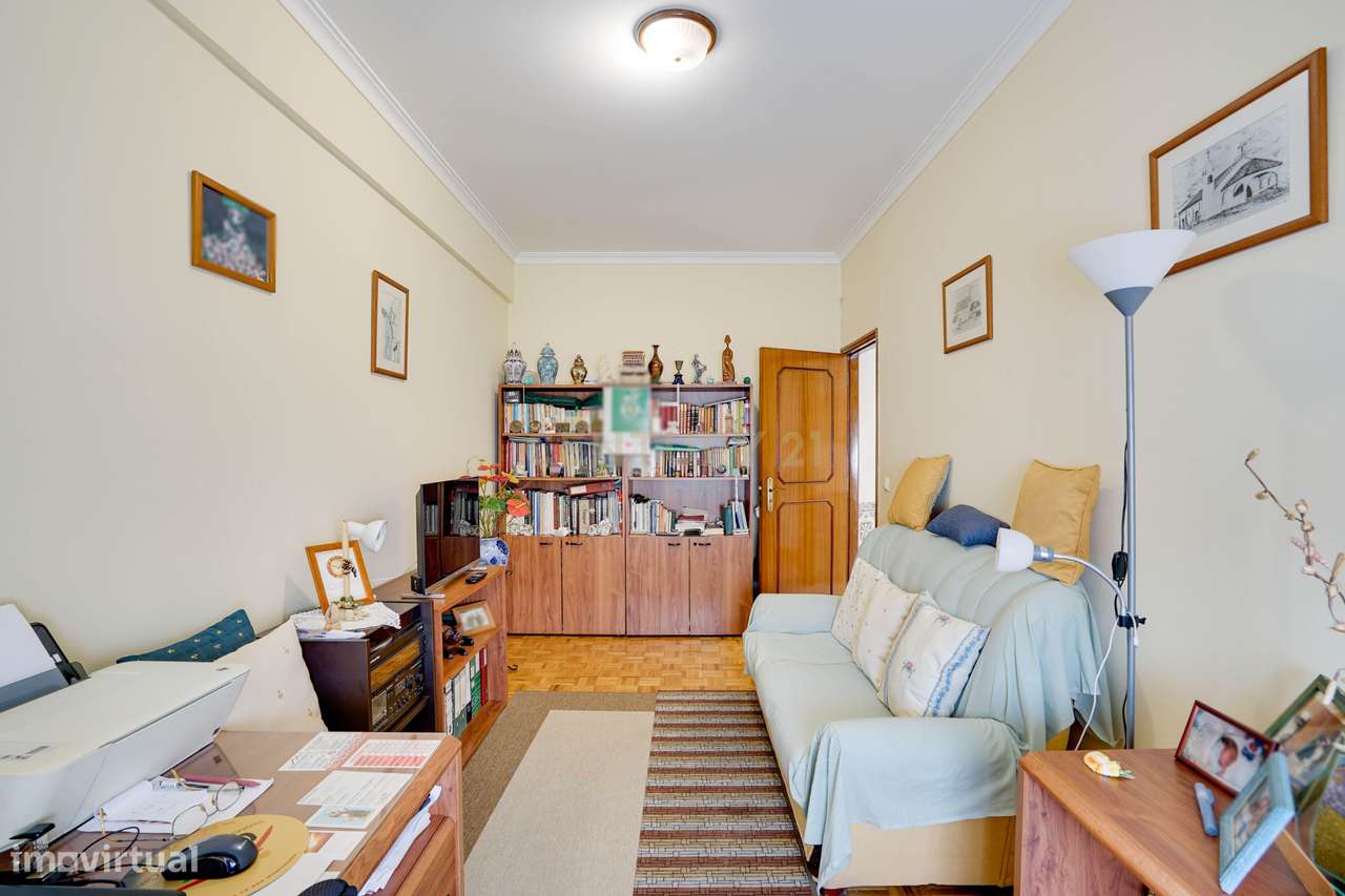 APARTAMENTO T3 COM GARAGEM E ARRECADAÇÃO - CASAL DO CHAPIM - ODIVELAS-12