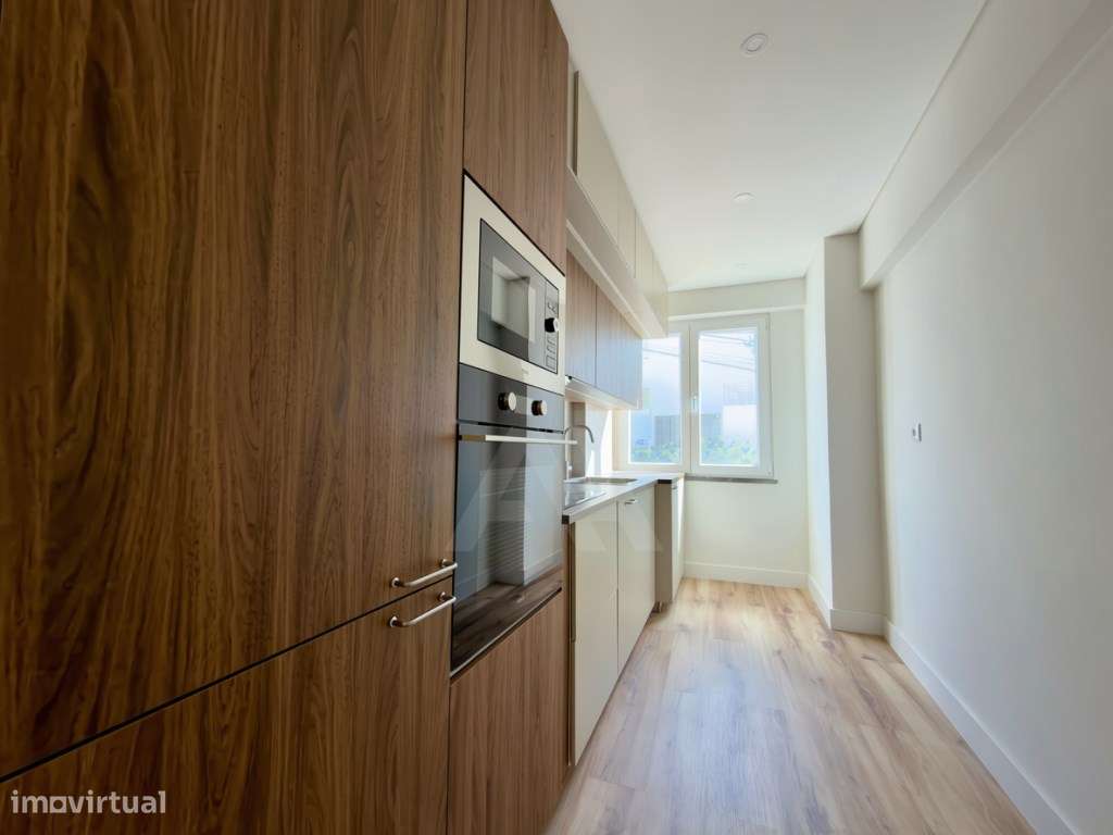 Apartamento T2 renovado no Monte Estoril-9