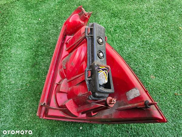 LAMPA LEWY TYŁ PEUGEOT 307 SW PRZEDLIFT 01- - 6