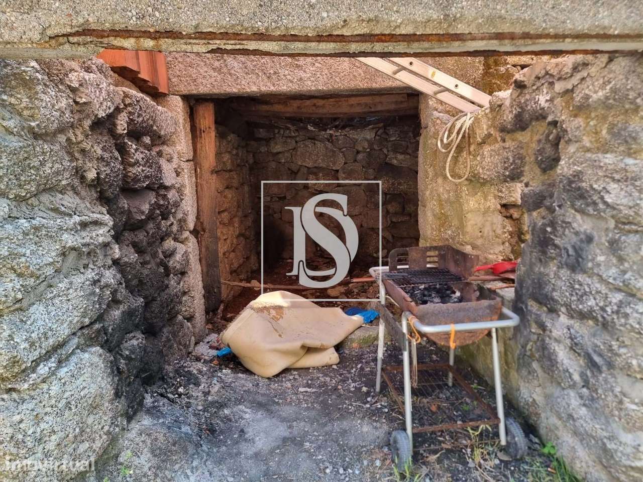 Moradia Em Pedra Para Restauro-4