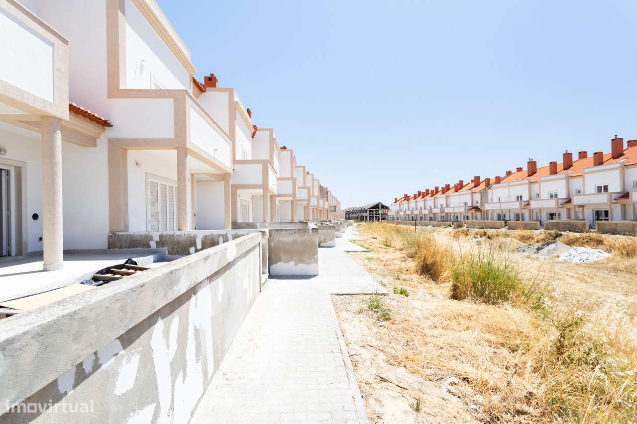 Moradia T3 em Construção com Garagem Dupla, Sótão e Terraço-13