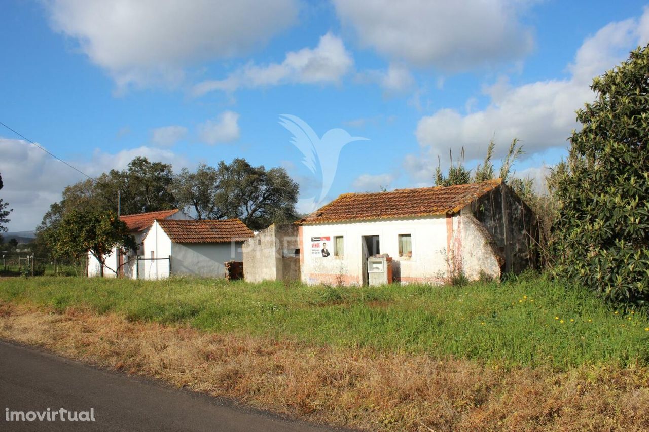Casa de Campo para restauro a 10km de Rio Maior