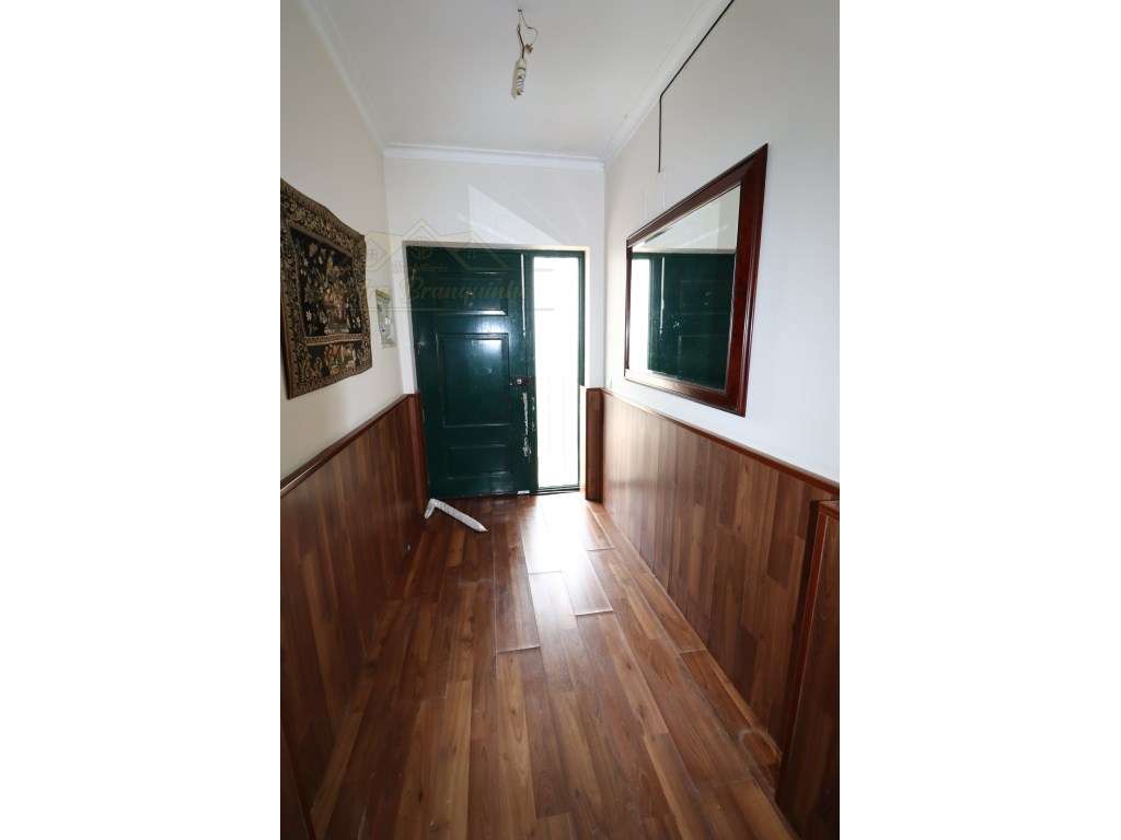 Moradia T4 com Logradouro e Garagem-4