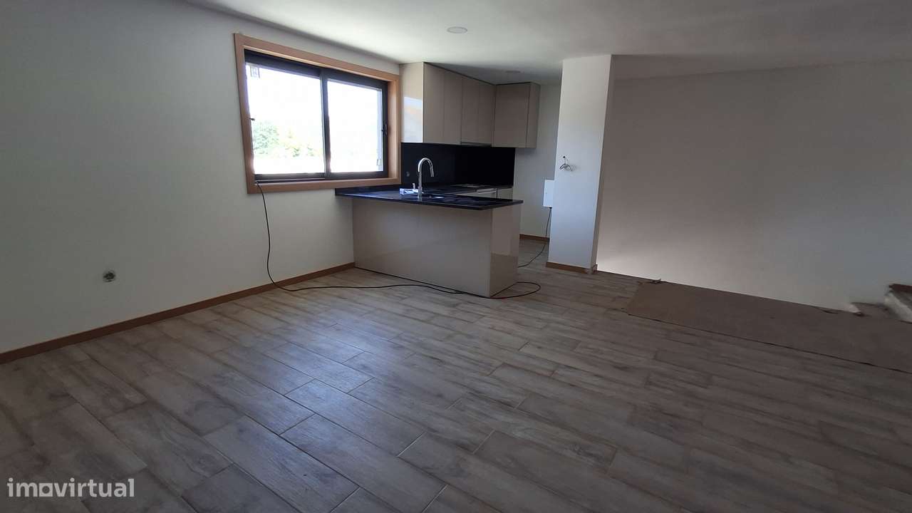 Apartamento T3 novo com jardim em Agrela-4