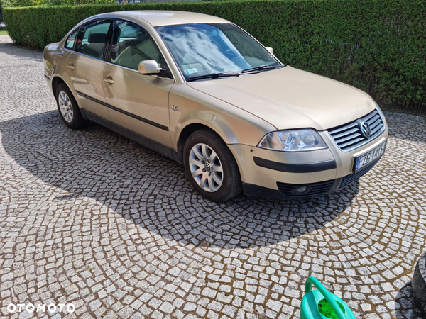 Volkswagen Passat - 1