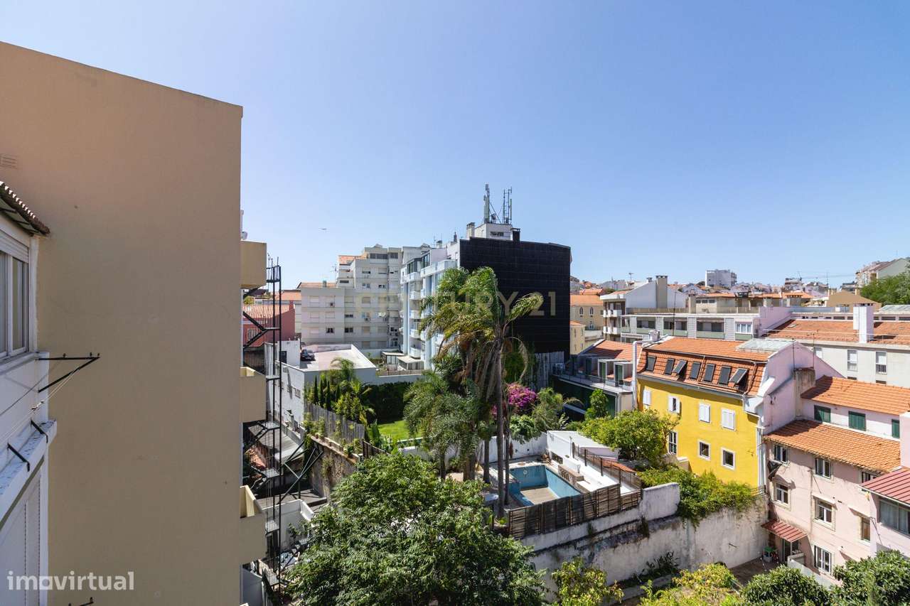 Penthouse com terraço de 28m2 junto ao metro no Rato-14
