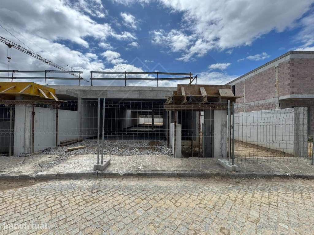 Moradia T3 Térrea de Arquitetura Contemporânea com Jardim Privativo...-9