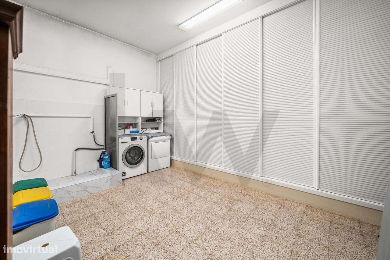 Excelente Moradia T4 com 438 m2 de Área de Construção em Alvor – Urb.-25