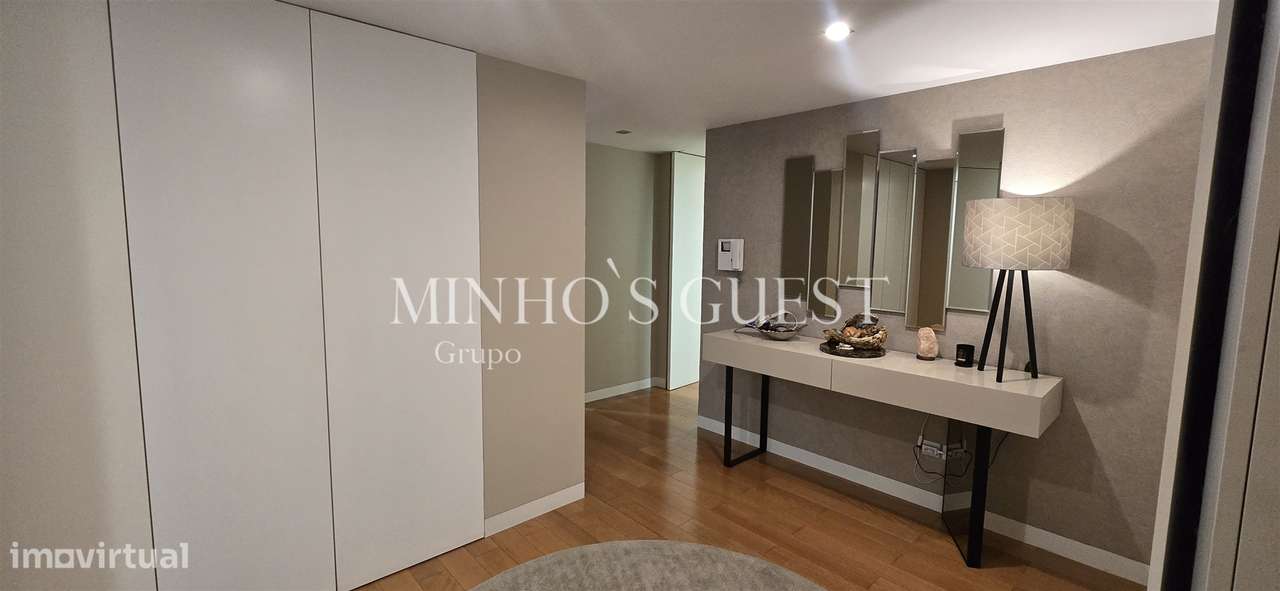 Apartamento T3 de Charme c/ varandas, AC e Garagem Fechada - Fraião, B - Grande imagem: 4/37