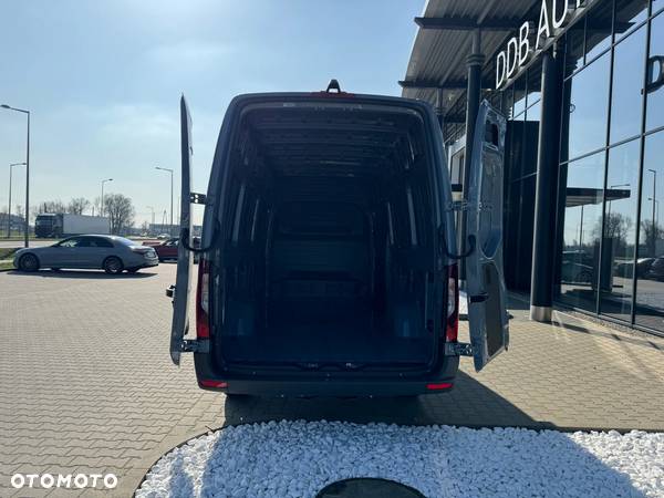 Mercedes-Benz Sprinter 317 - 12