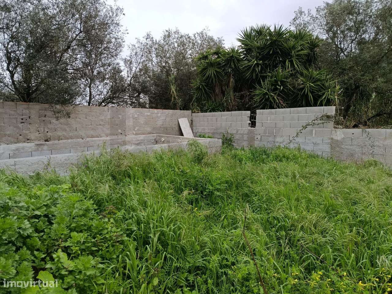 Terreno Urbano com 333m2 – Localização Premium na Charneca de Caparica - Grande imagem: 5/16