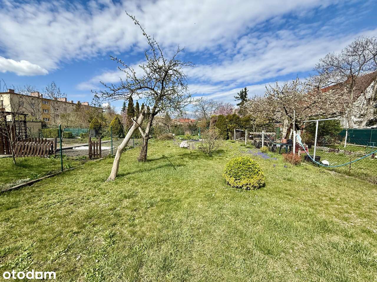 Dom w zabudowie szeregowej z dużym ogrodem-2