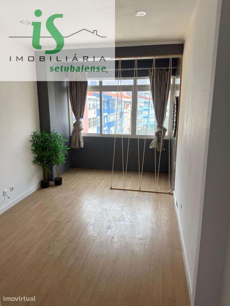 APARTAMENTO T3 NO MONTALVÃO EM SETÚBAL (3º ANDAR SEM ELEVADOR EXCEL-4