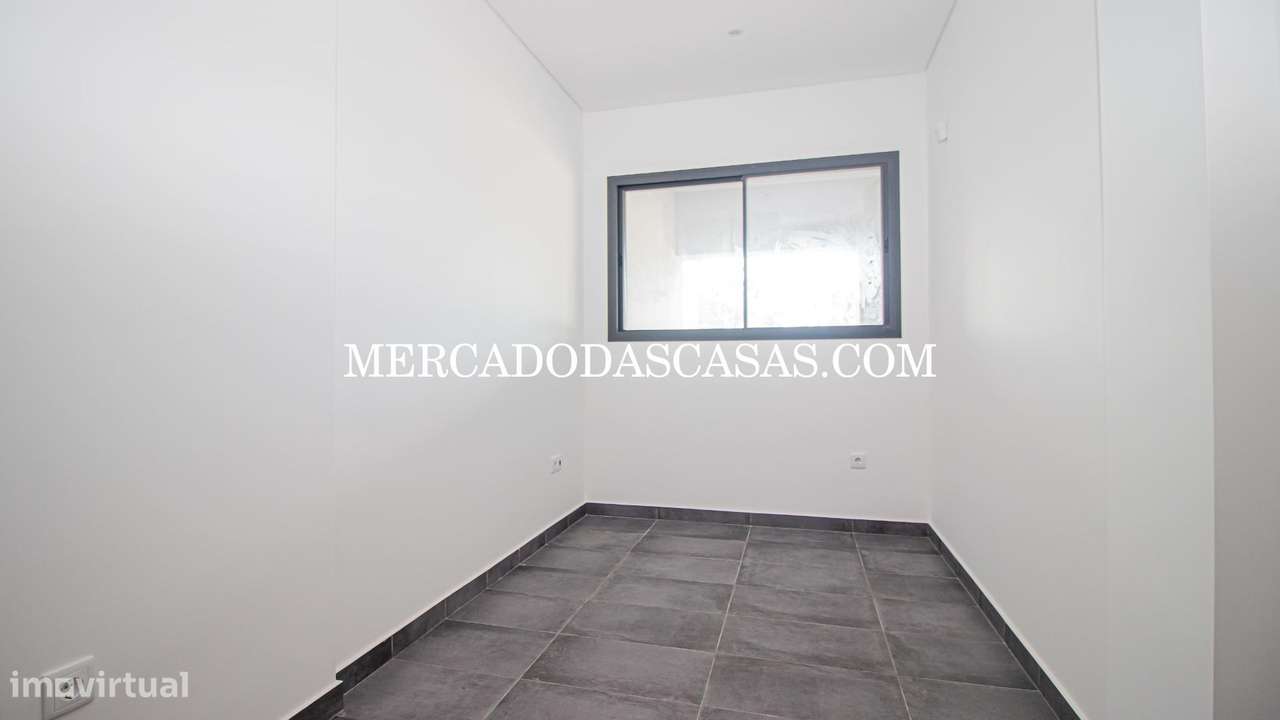 Moradia T3 em Lobão, muita luz e amplitude-16