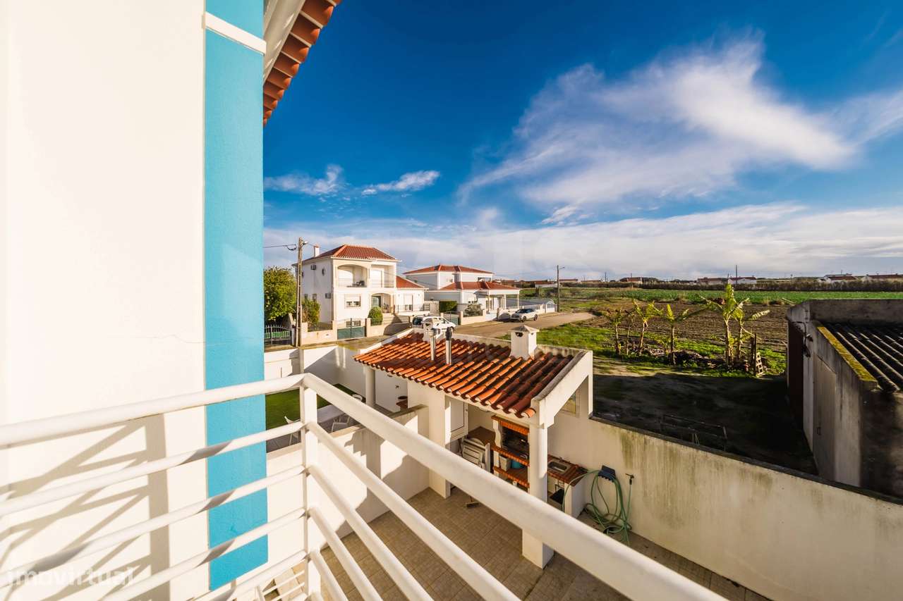 Moradia T3 com Excelente Exposição Solar e Potencial de Investiment... - Grande imagem: 5/37