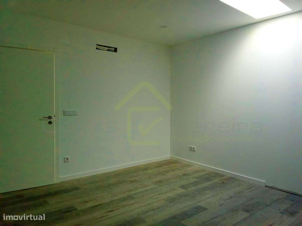 Moradia t3 com espaço exterior a minutos das praias-8