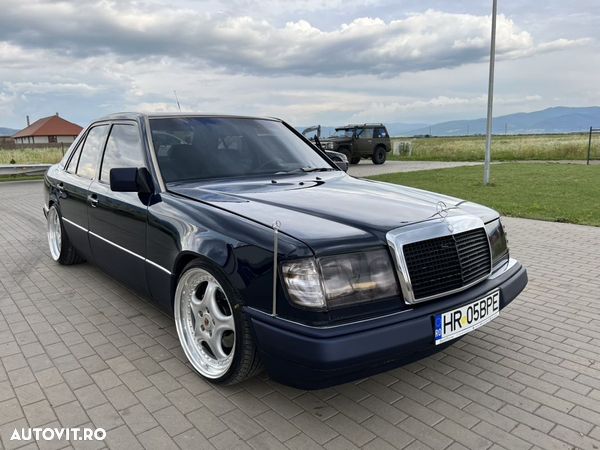 Mercedes-Benz W124 - 1