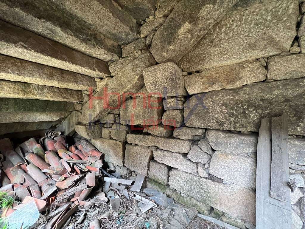 Terreno com Ruinas em Águas Santas-39