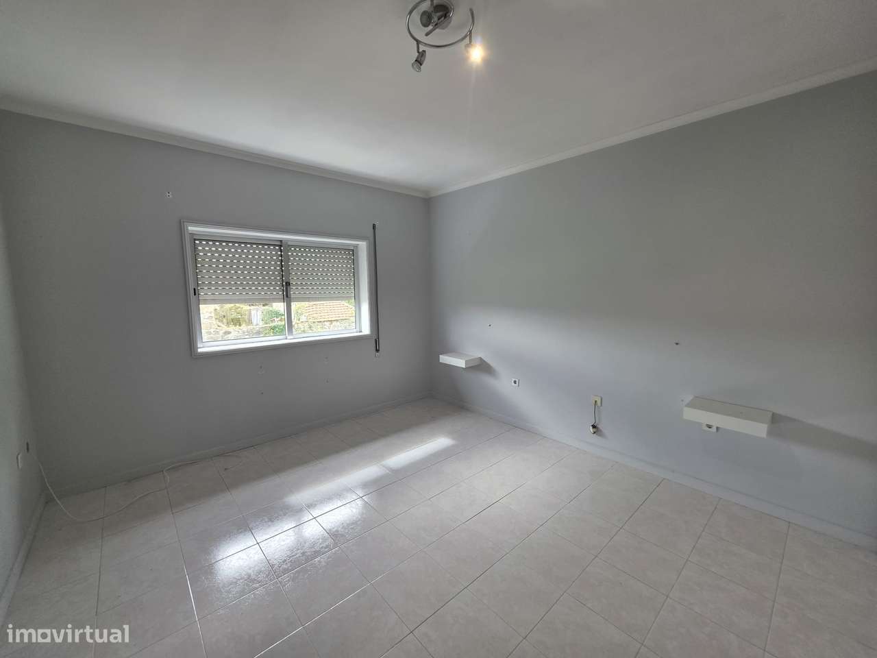 Troque o seu apartamento por uma moradia de 4 frentes em Argoncilhe-12