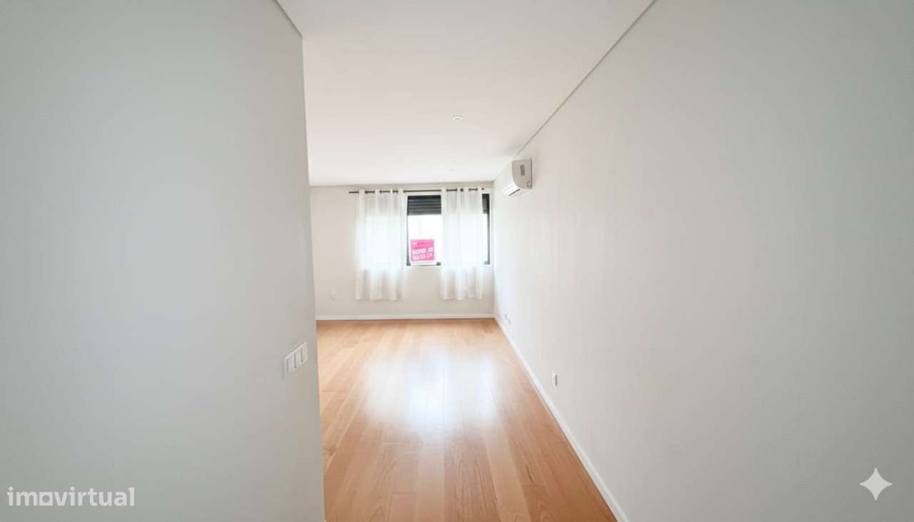 T1 | Como Novo | Lugar de Garagem | Elevador | R Costa Cabral - Grande imagem: 5/10