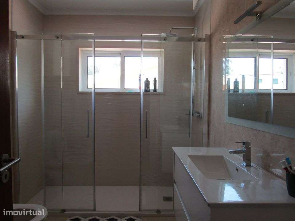 Moradia T4 - Quinta das Luzes - C/ Piscina-16