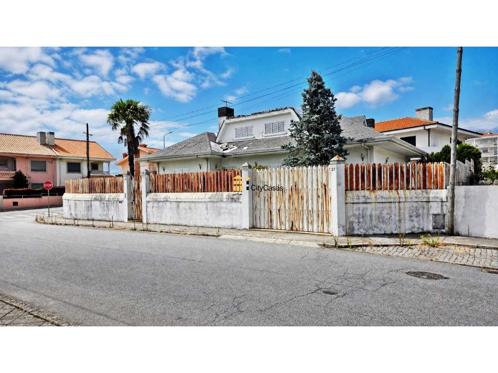 Vivenda de 4 Frentes com 3 Suítes, Garagem e Terreno | Gaia-33