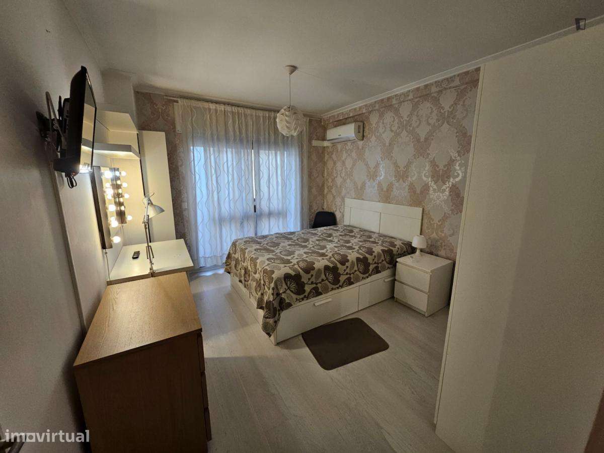 Quarto - localizado em Paranhos Porto - Grande imagem: 5/10