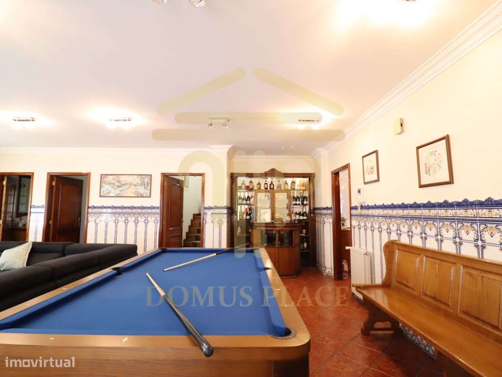 Moradia com Cave, Piscina e Terreno de 1878m² - Lavra
Vendida tota...-33