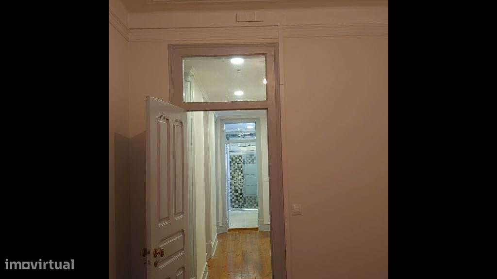 T4 remodelado R Angela Pinto junto Mercado Arroios-12