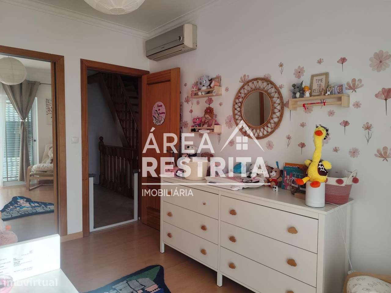 Moradia T3+1 na Quinta do Conde I-12