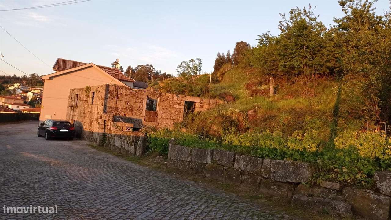 Moradia para restauro em Antime-14