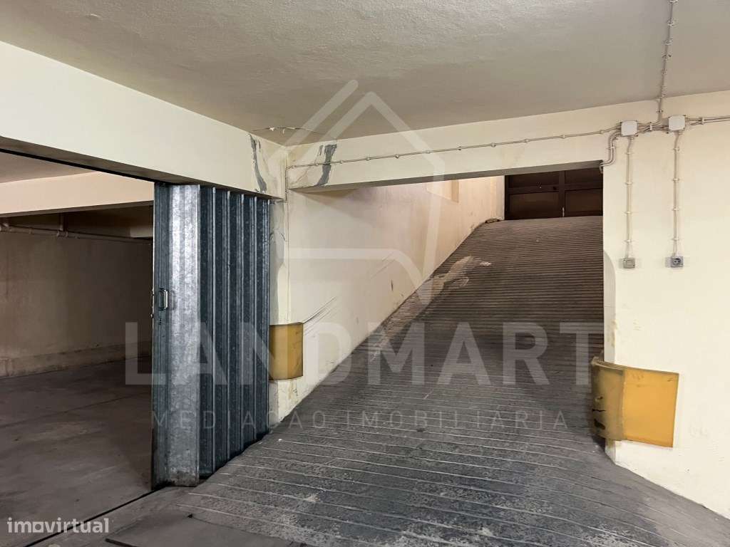 Garagem, Rio Maior - Grande imagem: 2/5