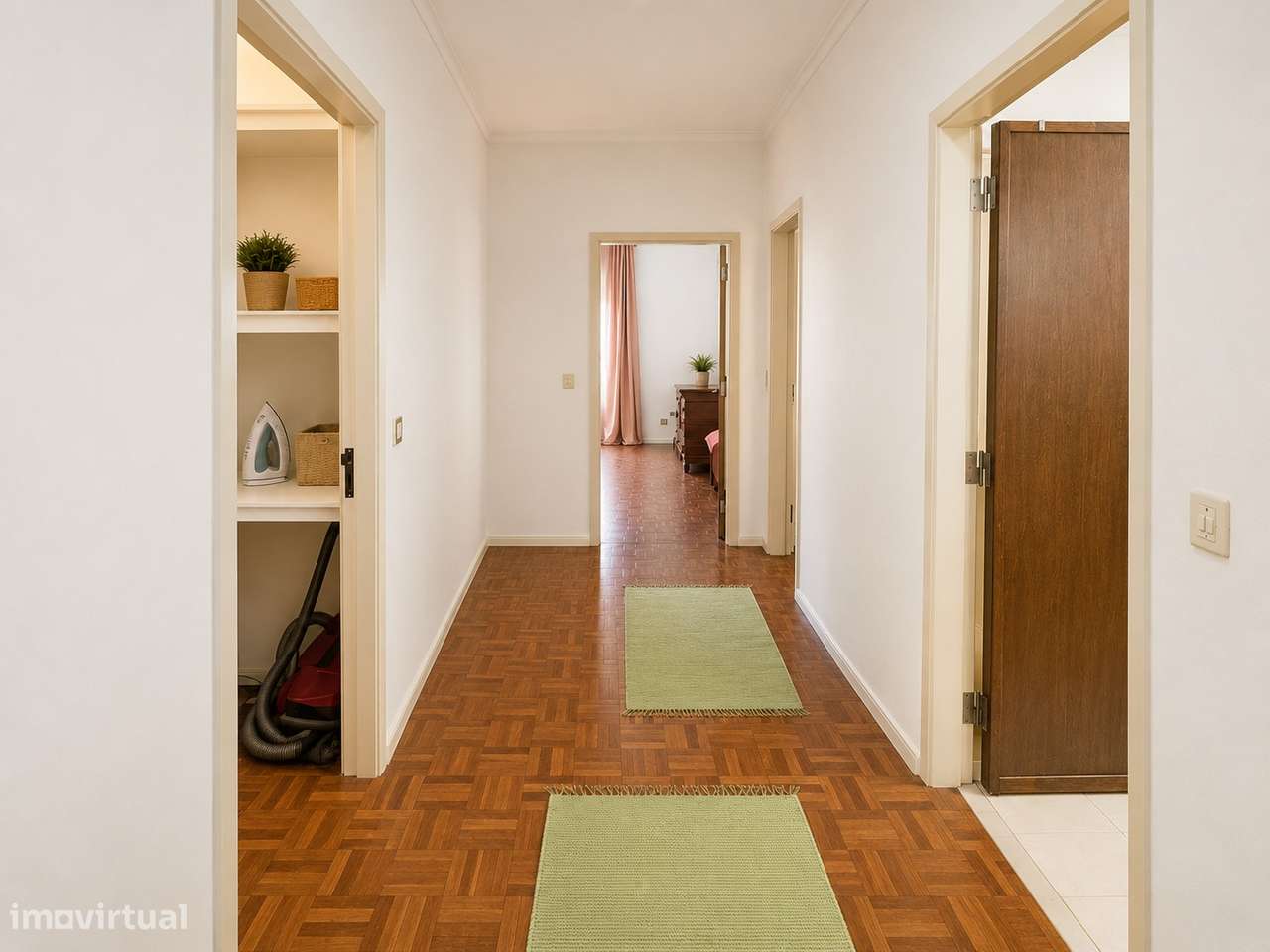 Apartamento T4 com varanda e elevador no centro de Leiria-12