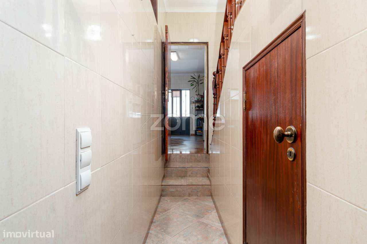 Moradia T1 + 1 Azambuja com Espaço Comercial-34
