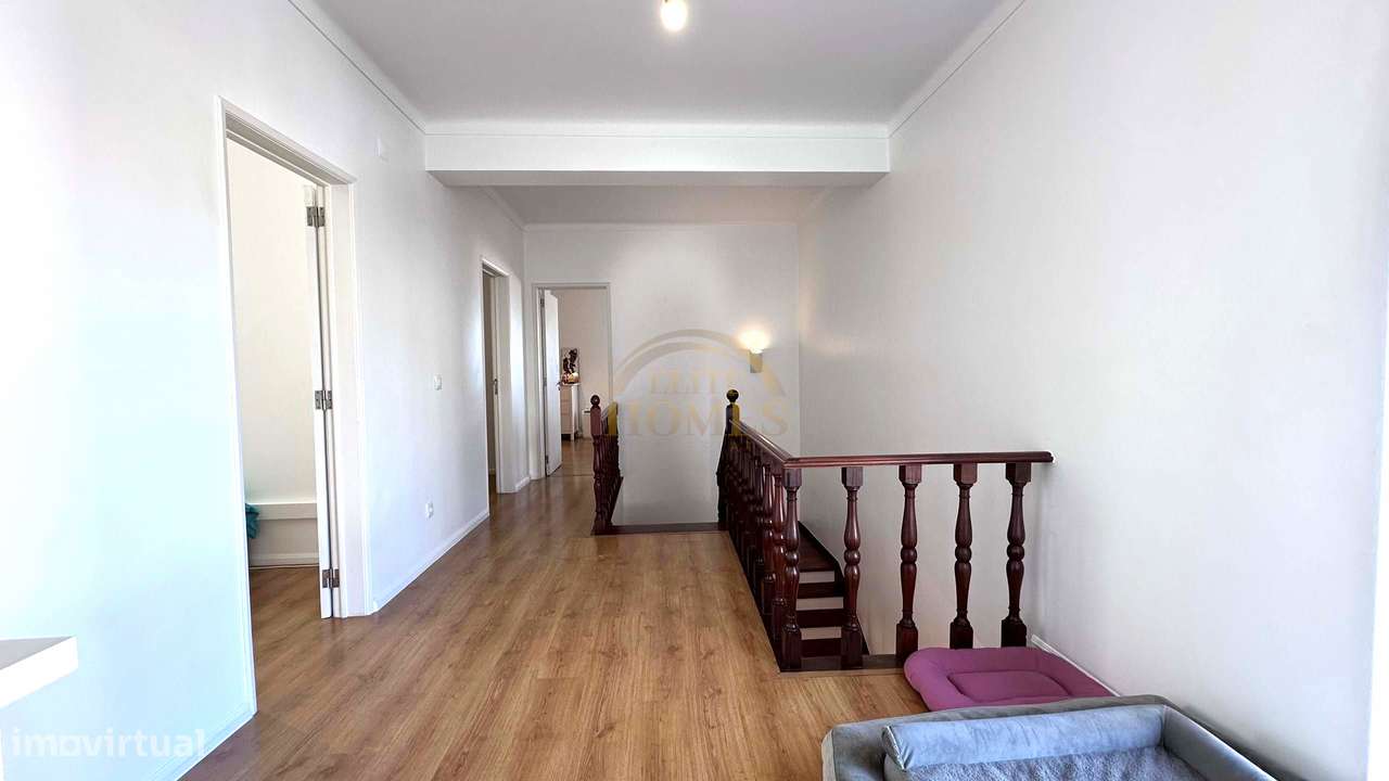 Moradia Independente T4 com Jardim e Vista Rio em Vila Fria – Porto Sa-13