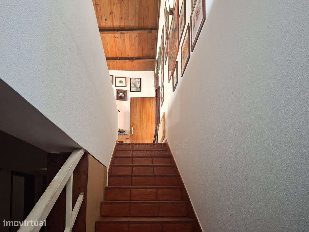 Moradia de Tradicional com Piscina em Lote de 2135 m² - Cotovia-47