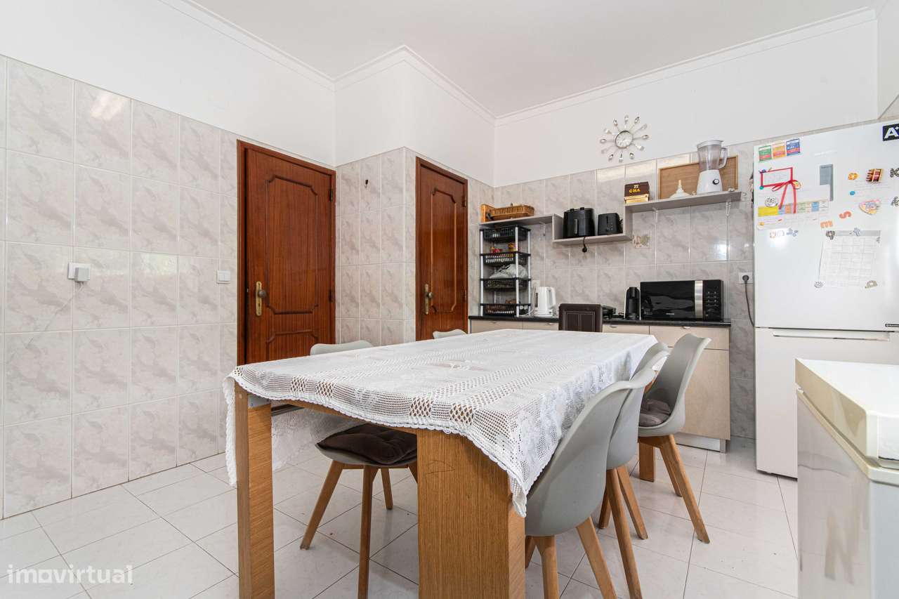 T2 com arrecadação, boas áreas, excelente localização Povoa Sta Iria-3