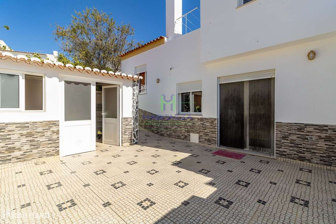 Moradia T4 com Quintal  à venda no Chinicato - Lagos-9