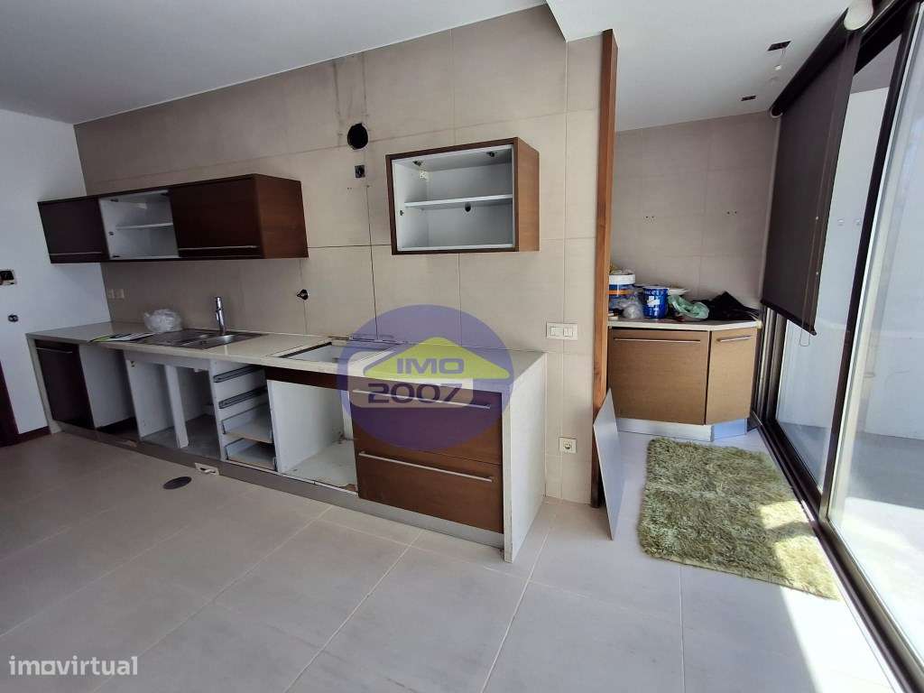 Excelente T3 com dois terraços, a Nascente e a Poente-1