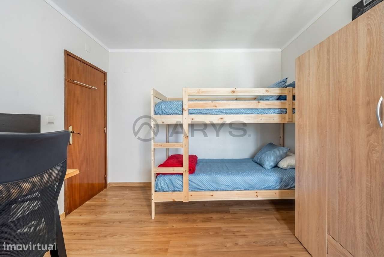 Apartamento T3 totalmente remodelado, com excelente exposição solar...-7