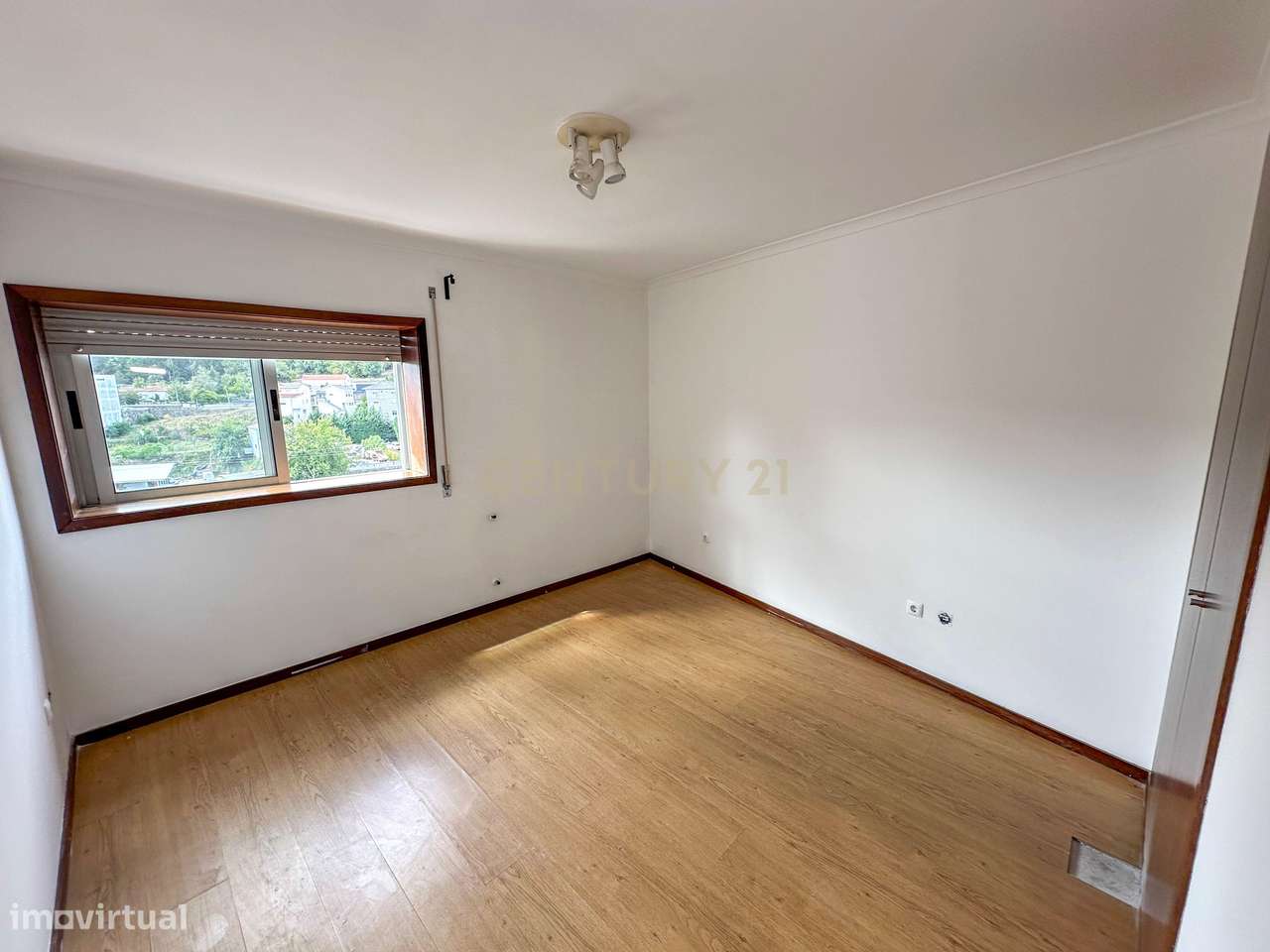 T2 ultimo piso junto ao centro- paredes-15