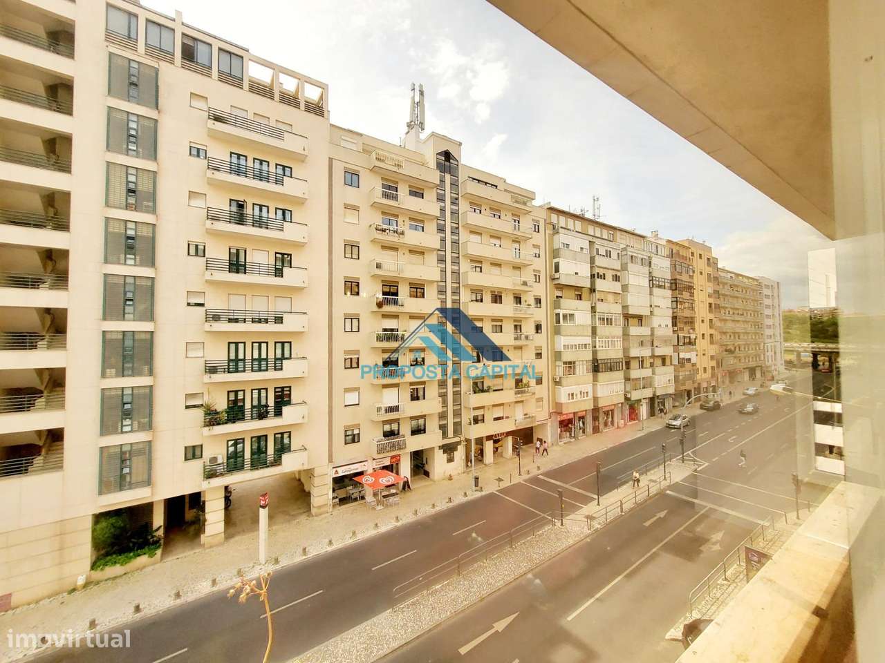 APARTAMENTO T3 TOTALMENTE REMODELADO | ESTRADA DA LUZ - COM GARAGEM-5