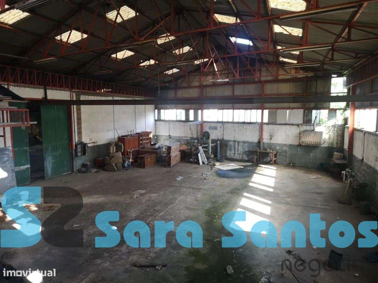 Armazém C/1100m2 para recuperar-  Paços Ferreira - Grande imagem: 1/12